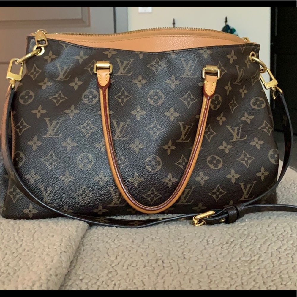 Louis Vuitton Purse - Shoulder Bag